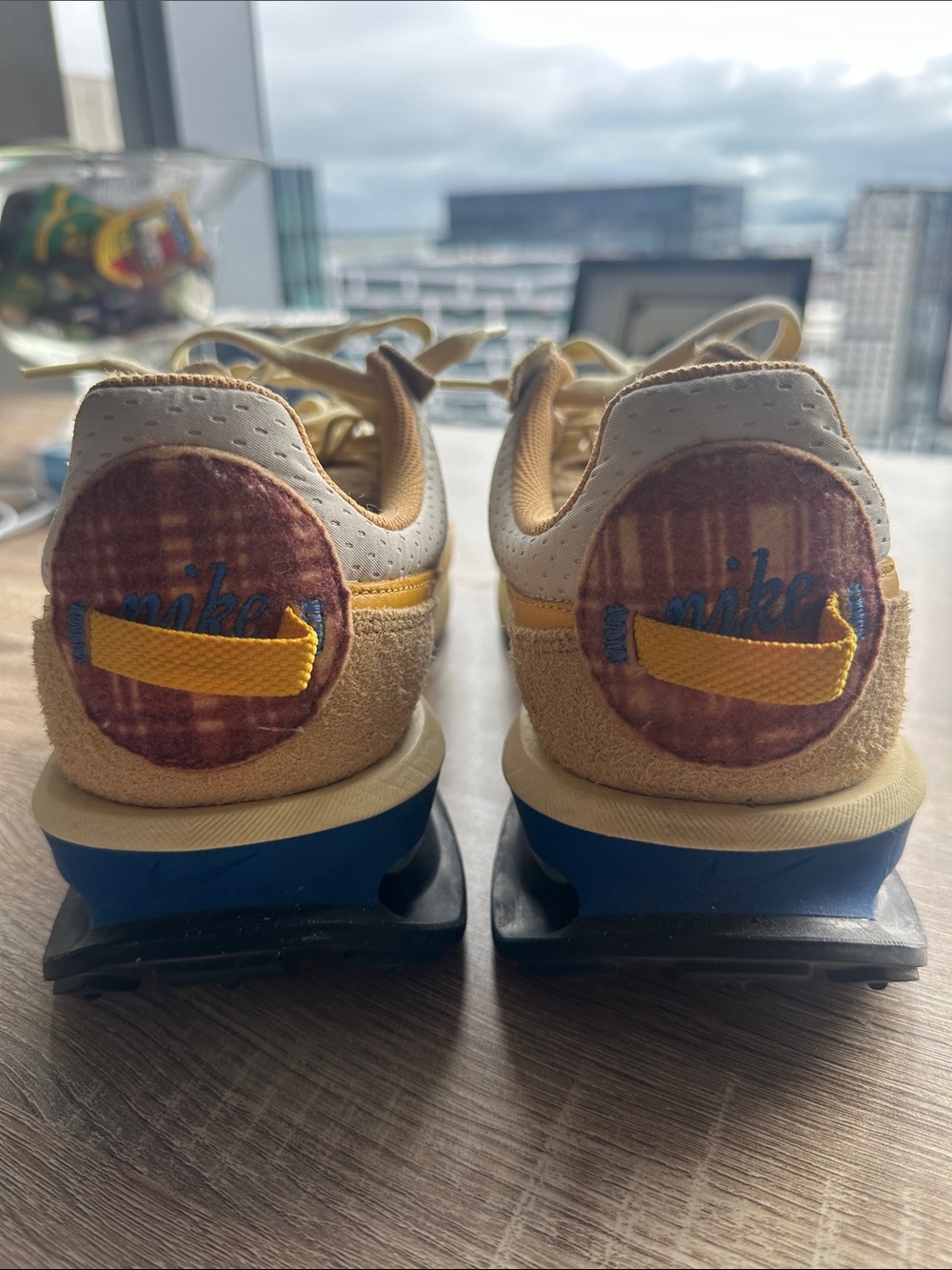 Nike Men’s Sneakers in Beige and Mustard Yellow - Picture 2 of 5